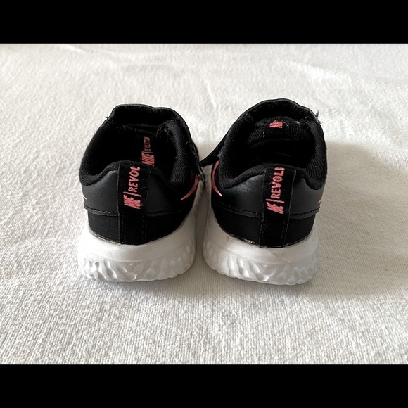 Nike Revolution 5 Baby/Toddler sneakers - Picture 3 of 5